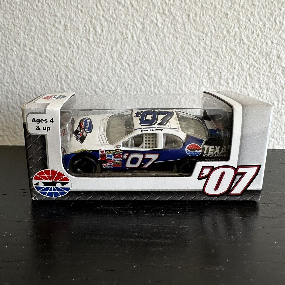 Motorsports Authentics 2007 Texas Motor Speedway Samsung 500 1:64 Stock Car 07